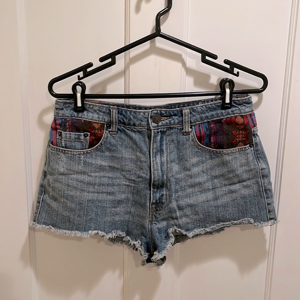 women’s size 30w BDG high rise cheeky denim shorts with cloth pattern pockets